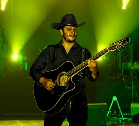 Jorge Machado - Guitarra