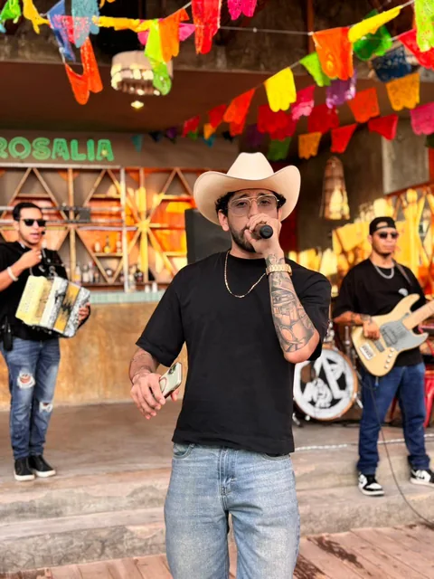 Christian Olvera - Voz Principal